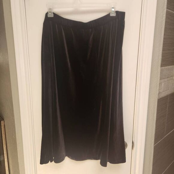 Soft by Avenue Black Velvet Pull On Midi Skirt Size 26/28 (5110) - Picture 2 of 5
